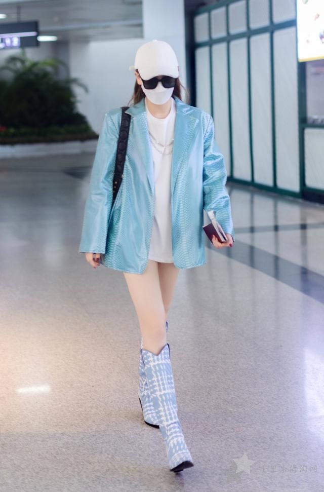 COACH蔻驰官网 - 女士产品系列代言人杨紫_展现青春魅力2